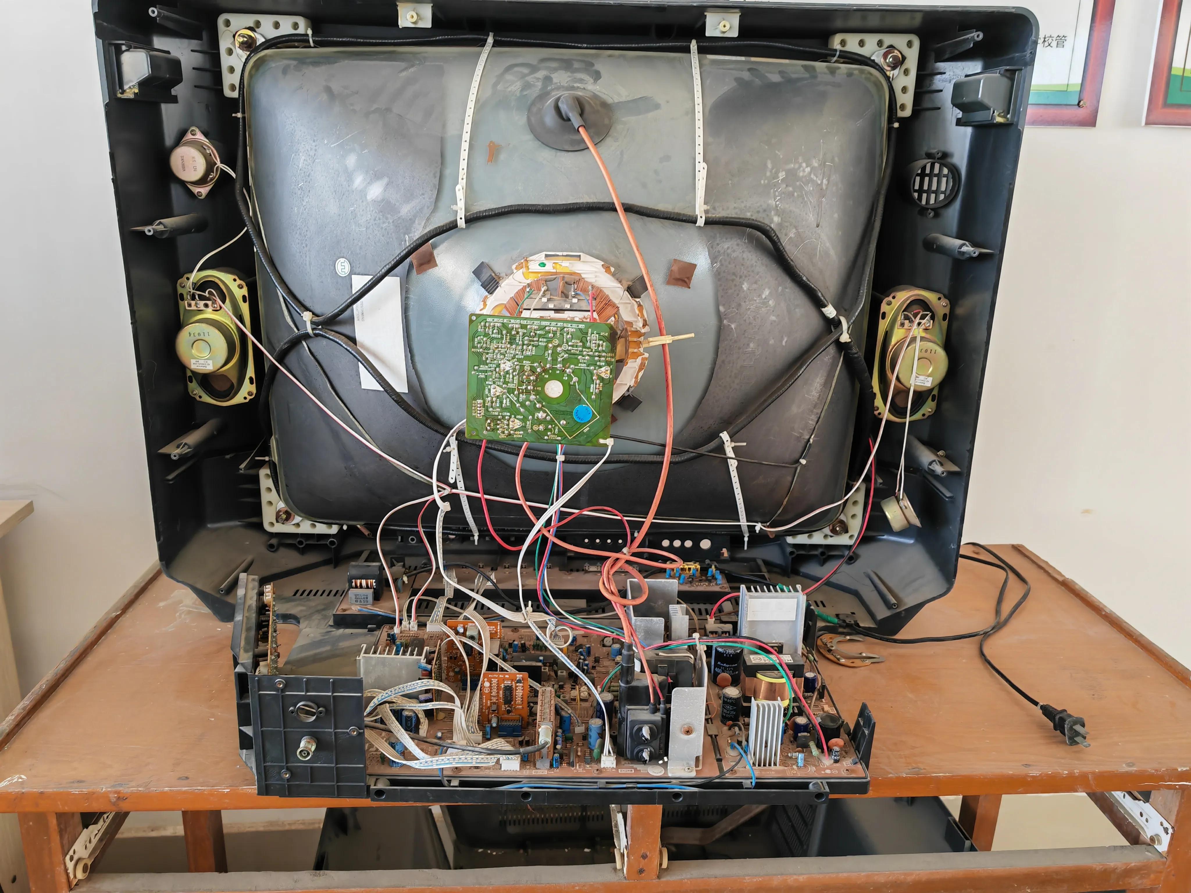 显像管电视机工作原理动画,黑白电视机电源电路原理分析