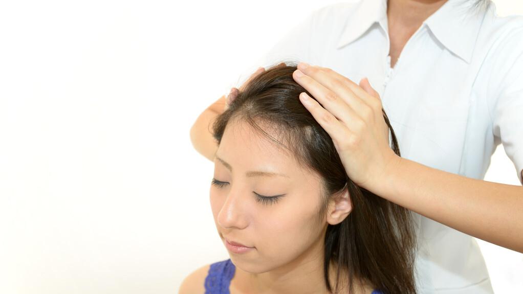 女生头发爱出油怎么办,女生头发爱出油还容易掉怎么治