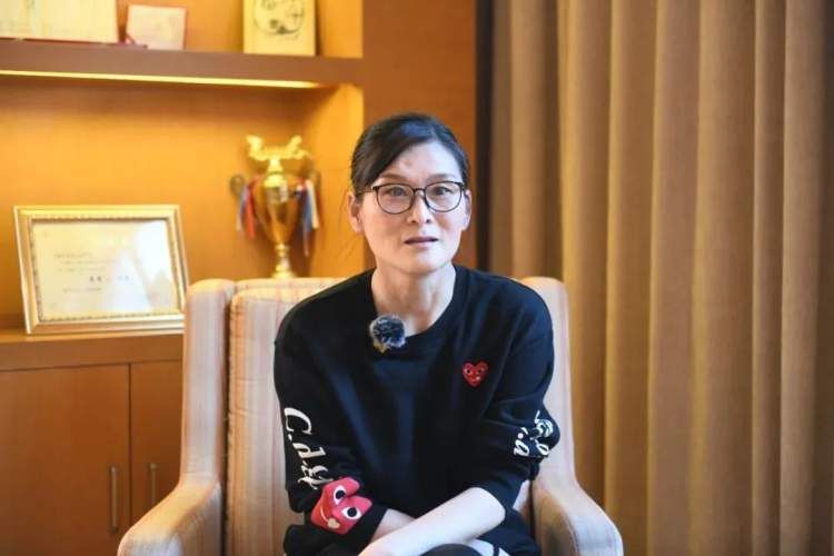 前女足国脚回母校传经送宝，高宏霞：热爱就要一直坚持