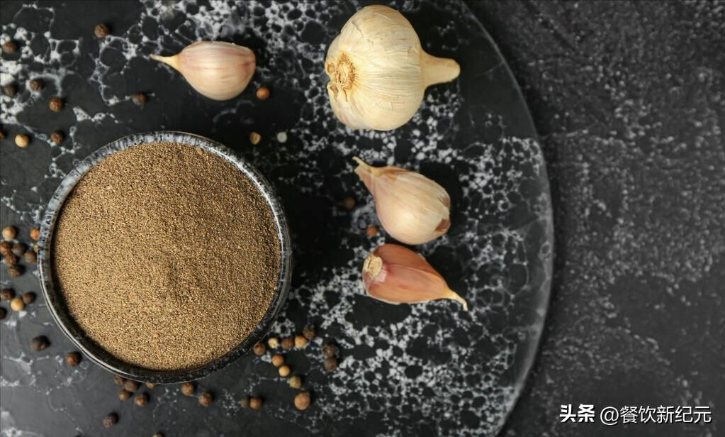 黑胡椒白胡椒在烹饪中有什么区别,黑胡椒白胡椒怎么食用