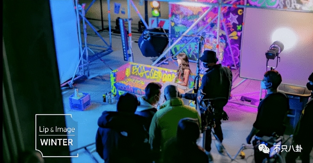 欺负人？给她找到一双合适的高跟鞋很难吗？