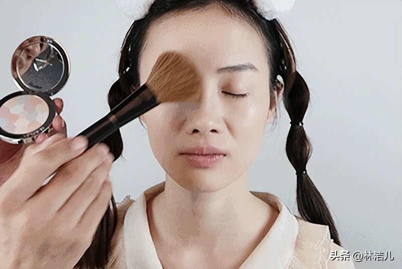 石原里美、秀智的妆容好高级，原来是赢在底妆上？叠加蜜粉更清透