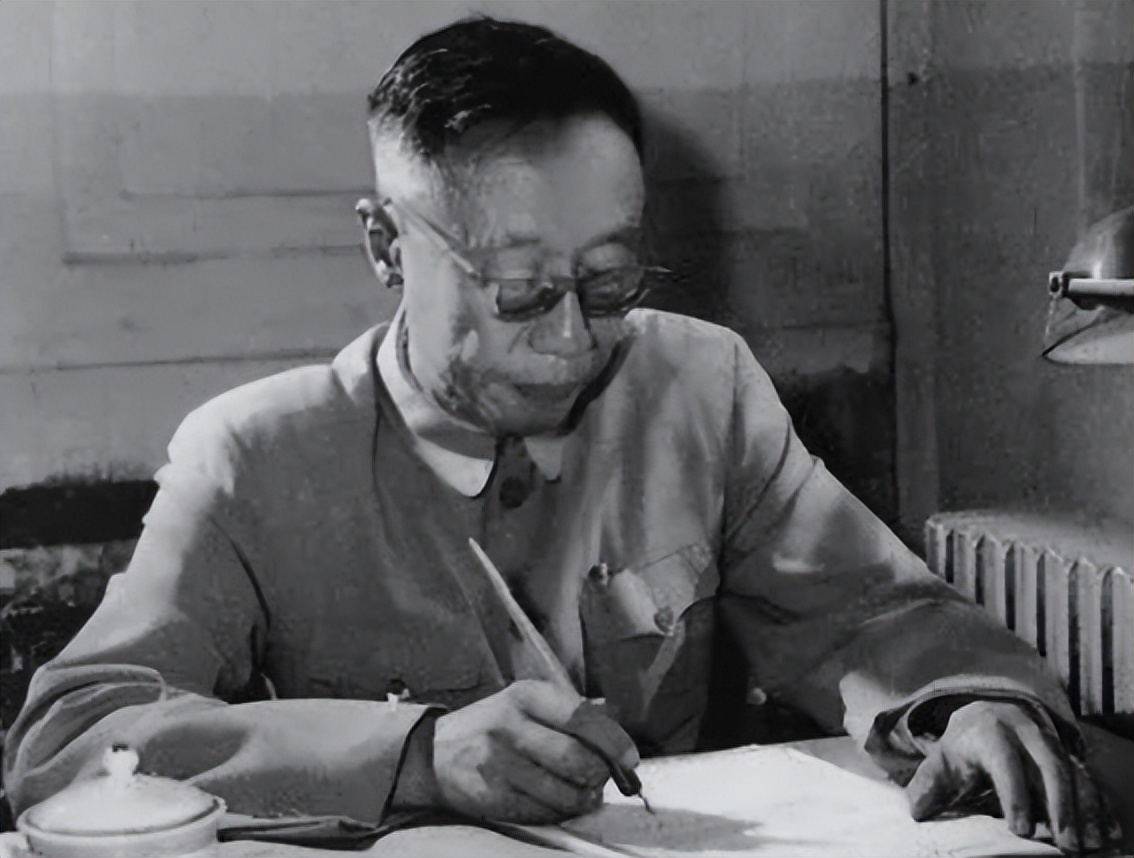 溥仪被杜聿明邀请进古宫,杜聿明和溥仪参观故宫