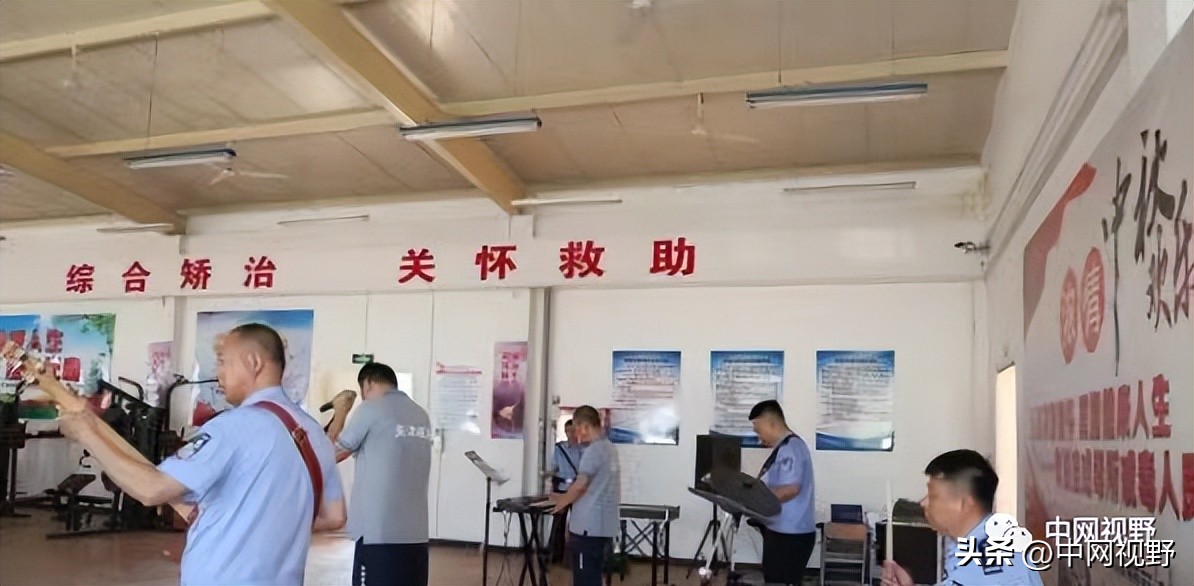 戒毒民警哽咽讲述吸毒者救赎之路,戒毒所民警对吸毒人员的谈话