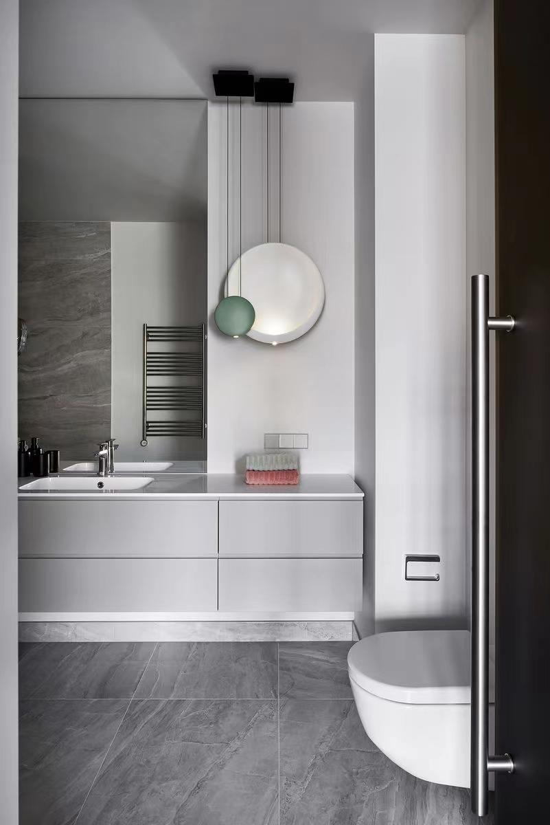 公共厕所蹲式马桶,传统蹲便和壁挂马桶