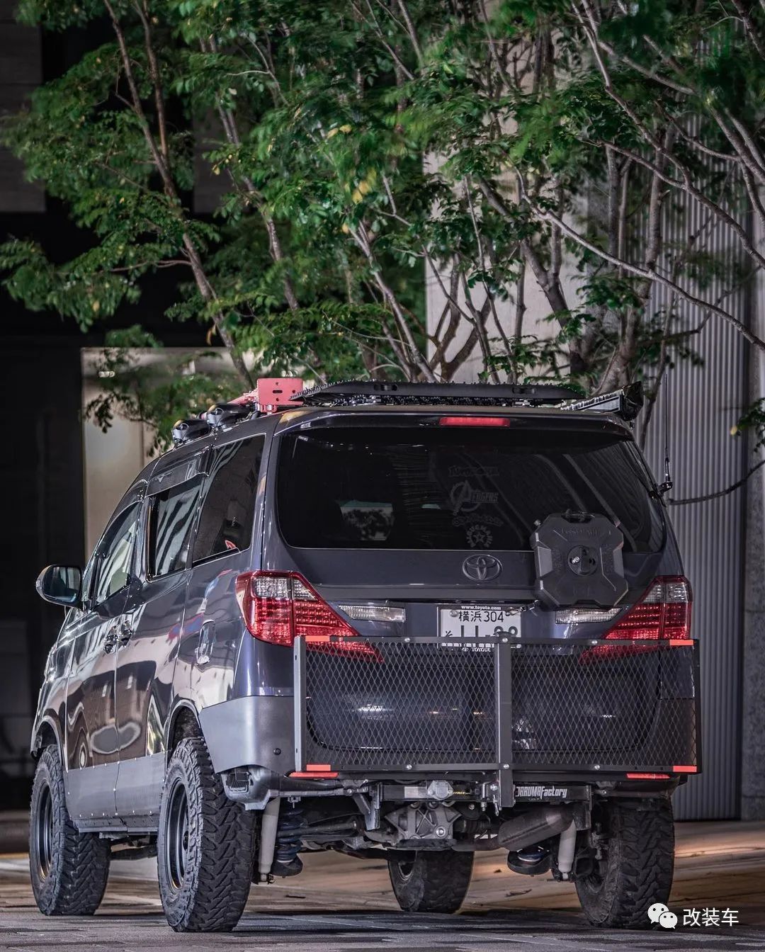 新款丰田威尔法改装,奶爸车改造老霸道