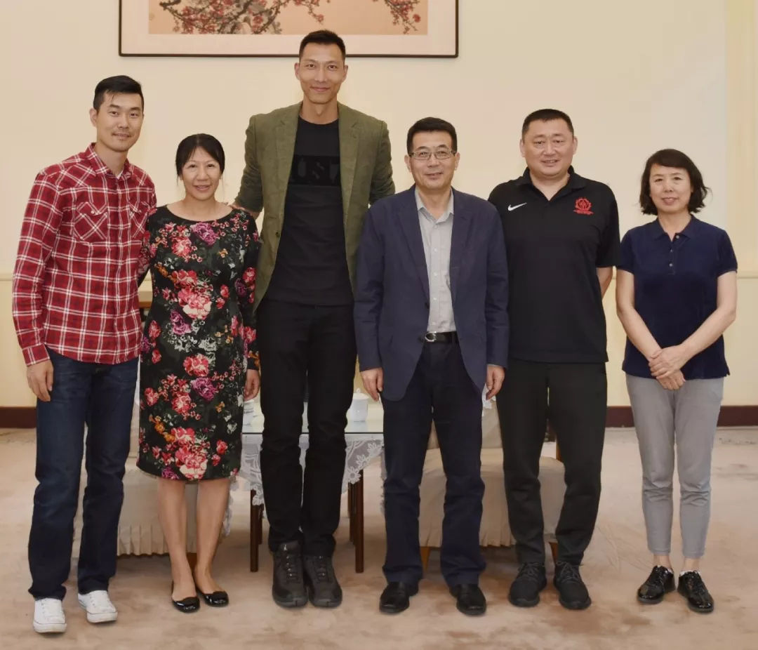 CBA巴特尔传奇故事？巴特尔北京美国豪宅曝光？巴特尔子女的事业