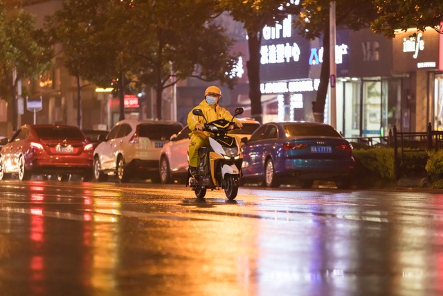 返乡创业散养土鸡,创业养4000只土鸡能挣钱吗