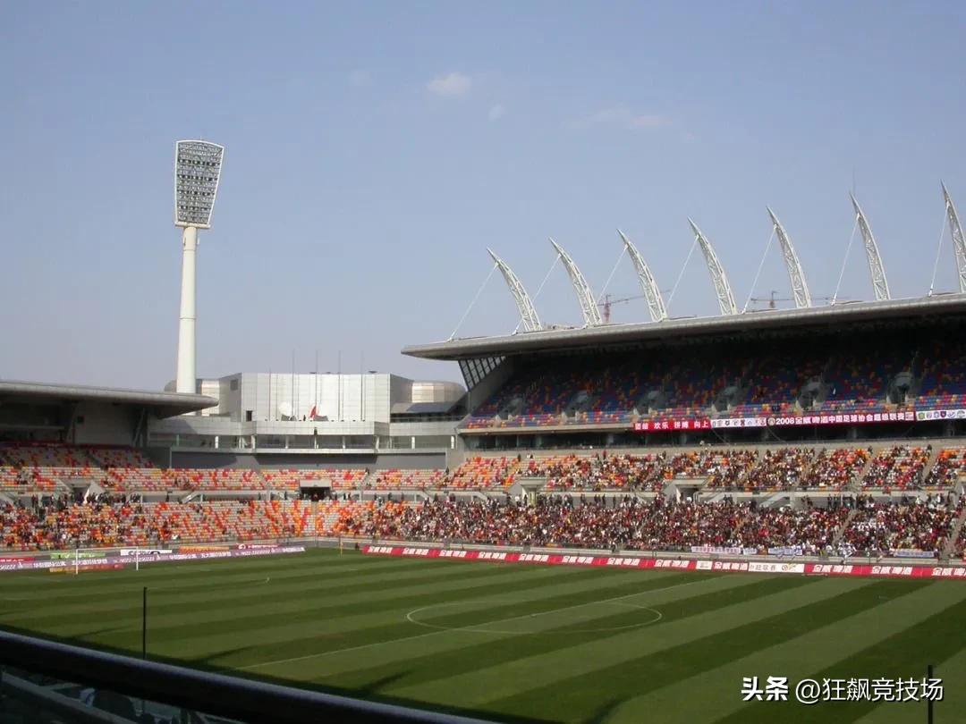 中超开幕式开幕,中超开幕式武汉卓尔入场