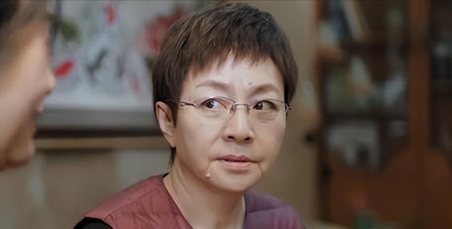 儿媳眨眼逼我说退休金只有3000，亲家跟我不一样