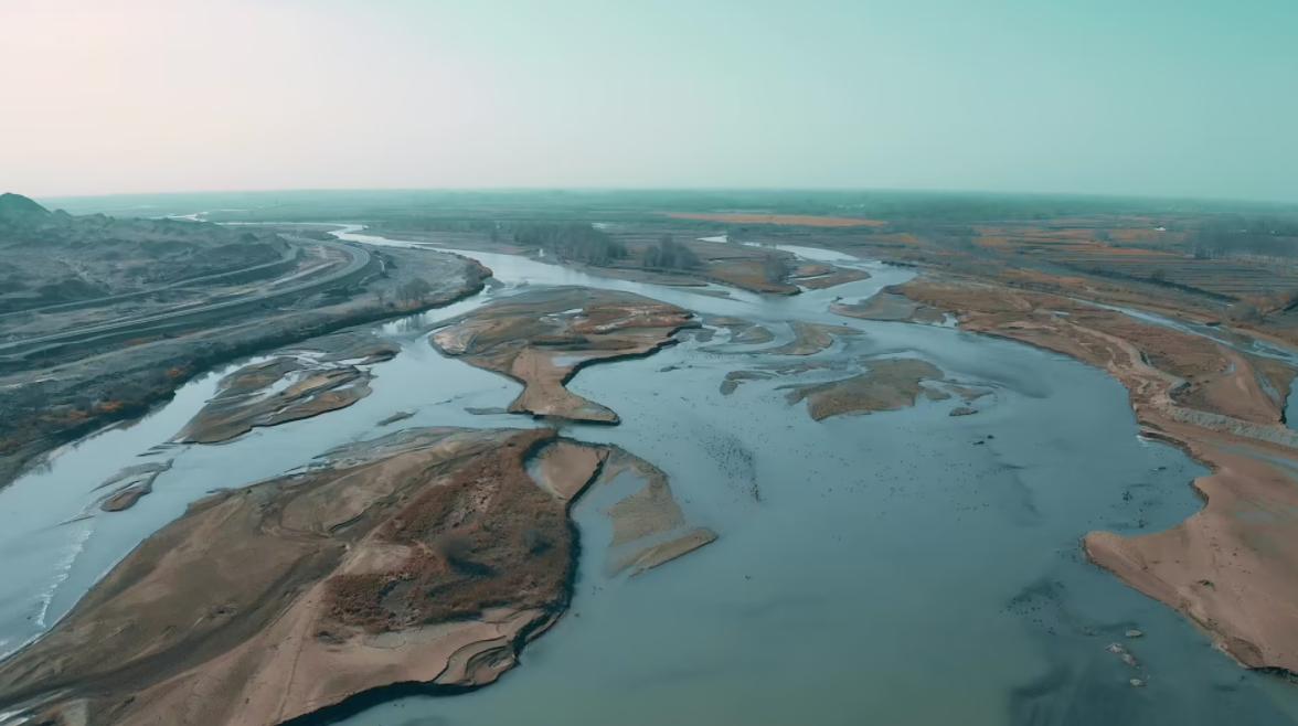 新疆库尔勒罗布湖螃蟹,南疆无人区沙漠湖泊