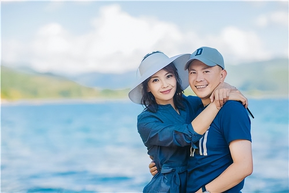 被“贤妻”*绑捆**的人生：刘涛曾经有多风光，现在就有多失意