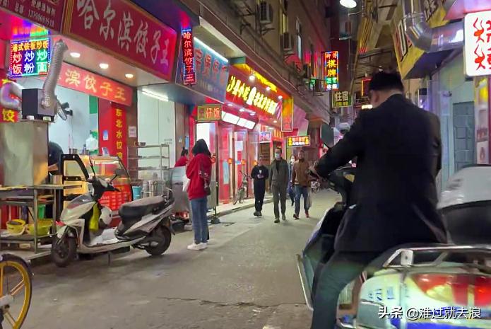 广州小新塘网红遍及街头，路上气氛浓厚，无一游客敢搭讪