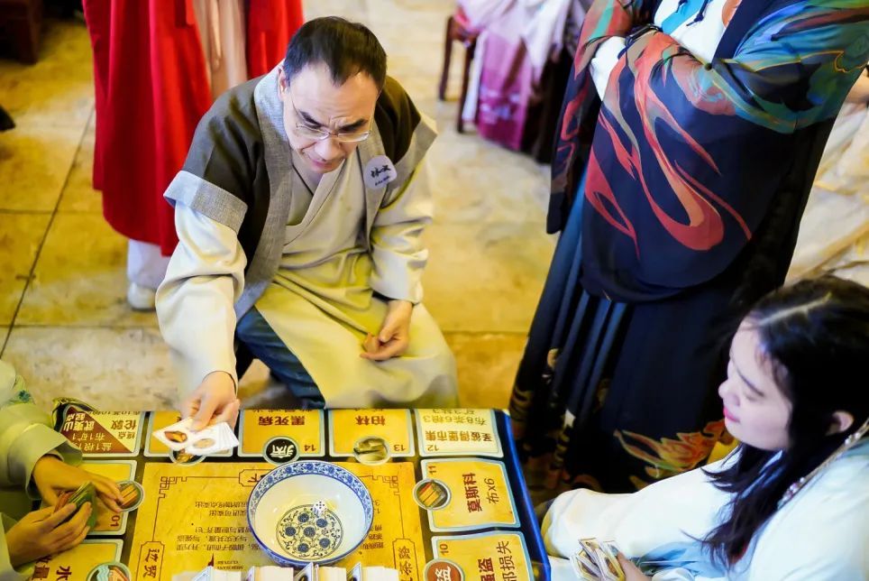 年会团建活动场地推荐20-30人,团建年会创意