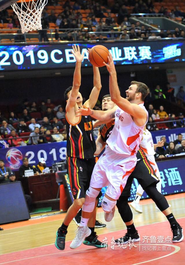 我与足球那些事,全能中锋莫泰尤纳斯