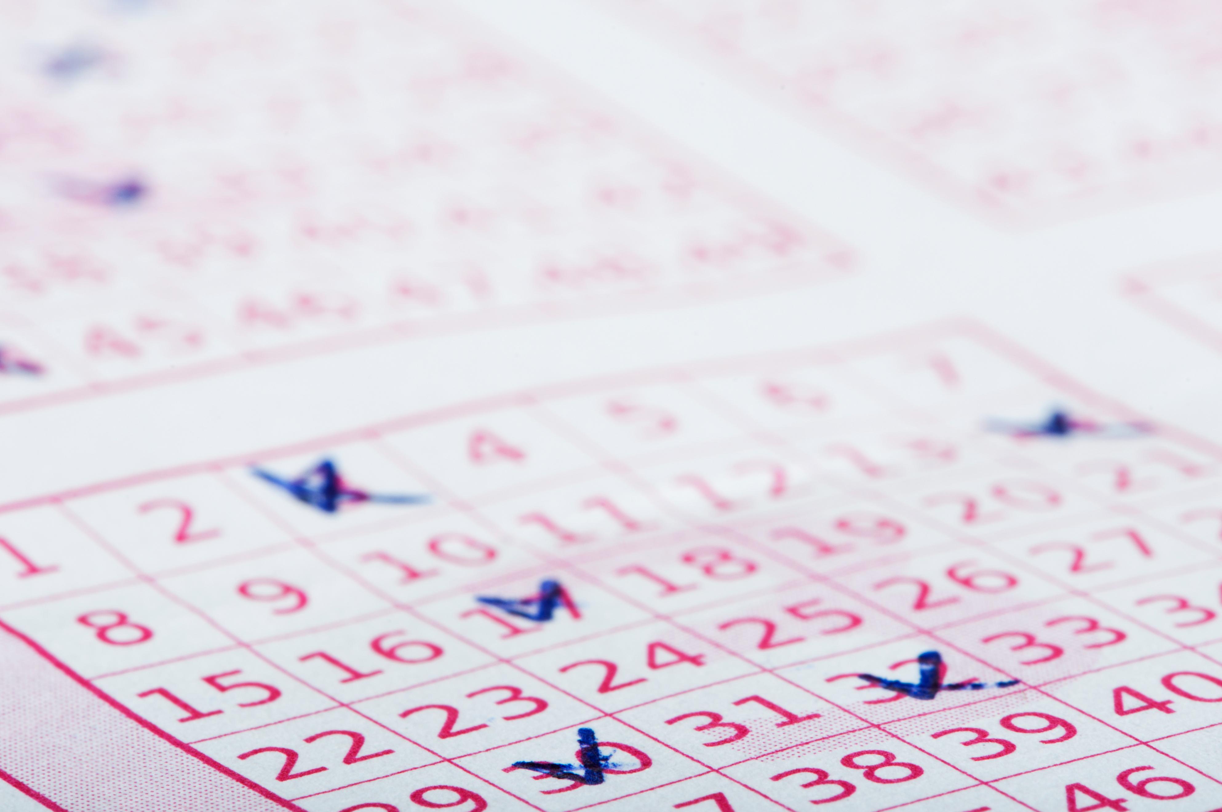 买彩票中大奖了几年后挥霍一空,用赃款买彩票中的钱也算赃款吗