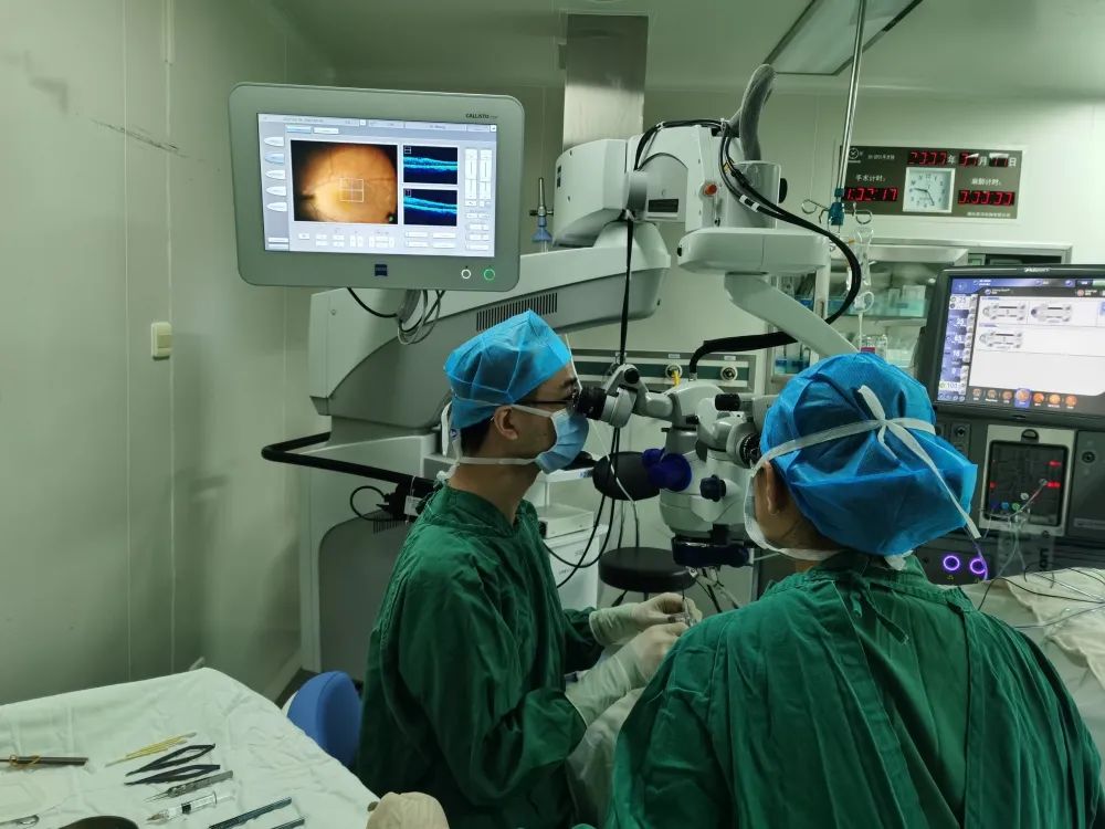 40岁男子视力急降？王晓波主任提醒：这件事要重视！