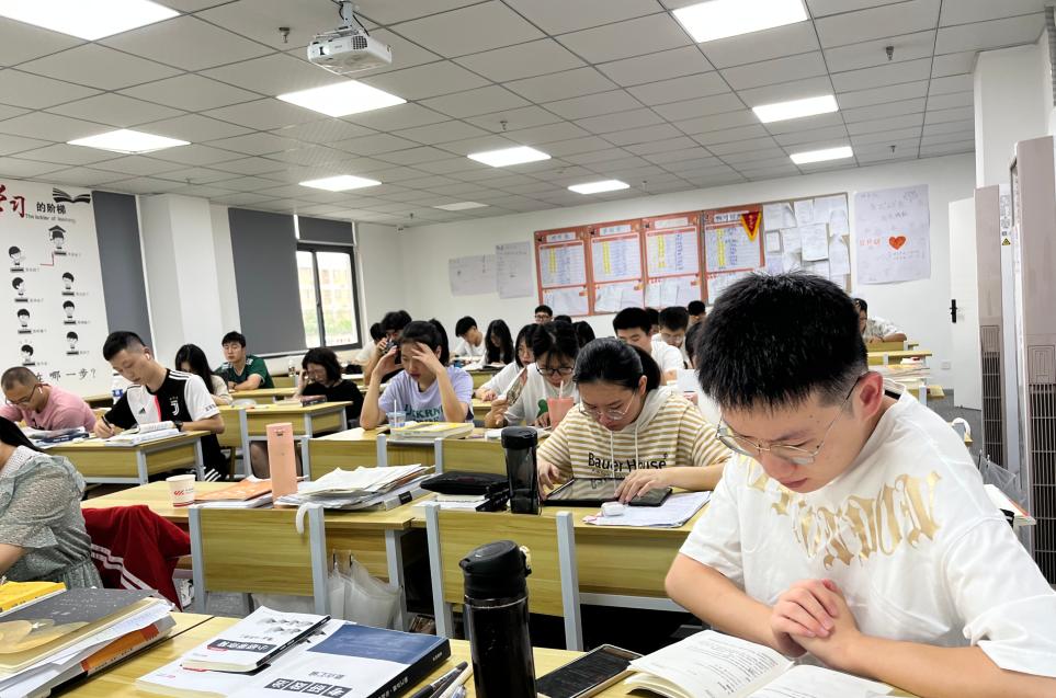 研友说:为梦想上岸985,人生不留遗憾