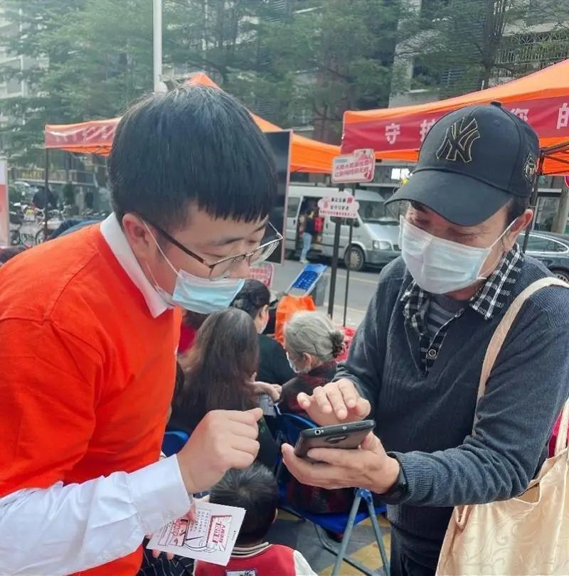 社区开展反诈平安建设宣传,社区反诈宣传进企业