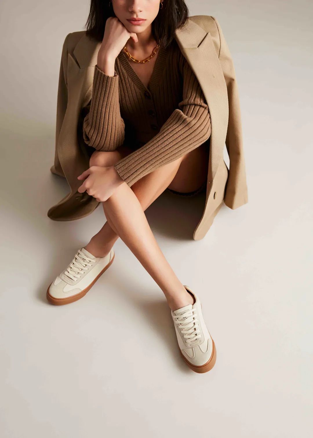 看董洁直播，却被她种草了一双“鞋”！张小斐、江疏影都在穿