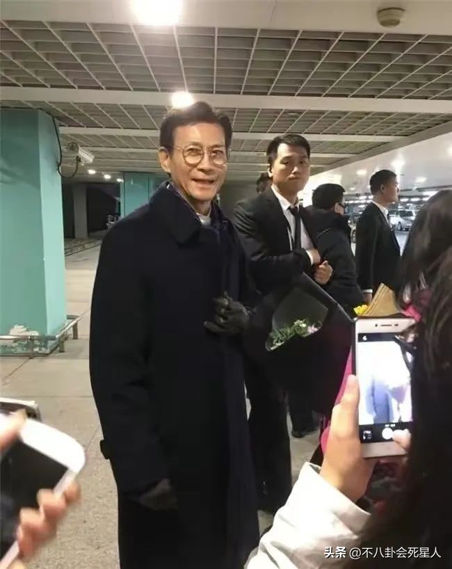 郑少秋沙溢周杰伦,郑少秋摘假发