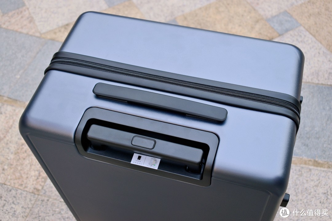 地平线8号城市脉搏行李箱，质感突出，干湿分离，真的好用