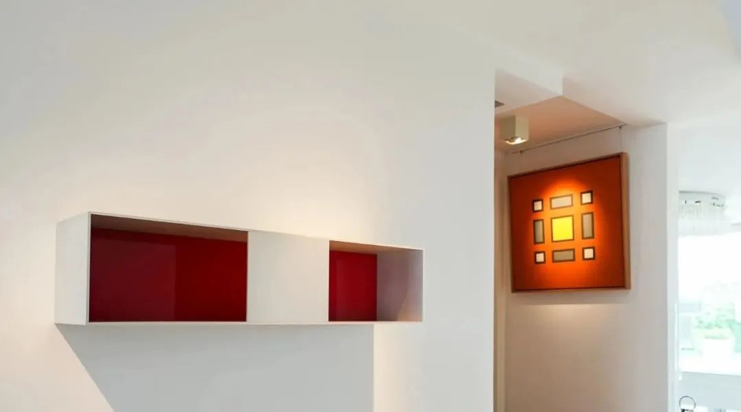 亚洲顶级藏家的4层海滨之家：挂满30件珍藏，审美一流