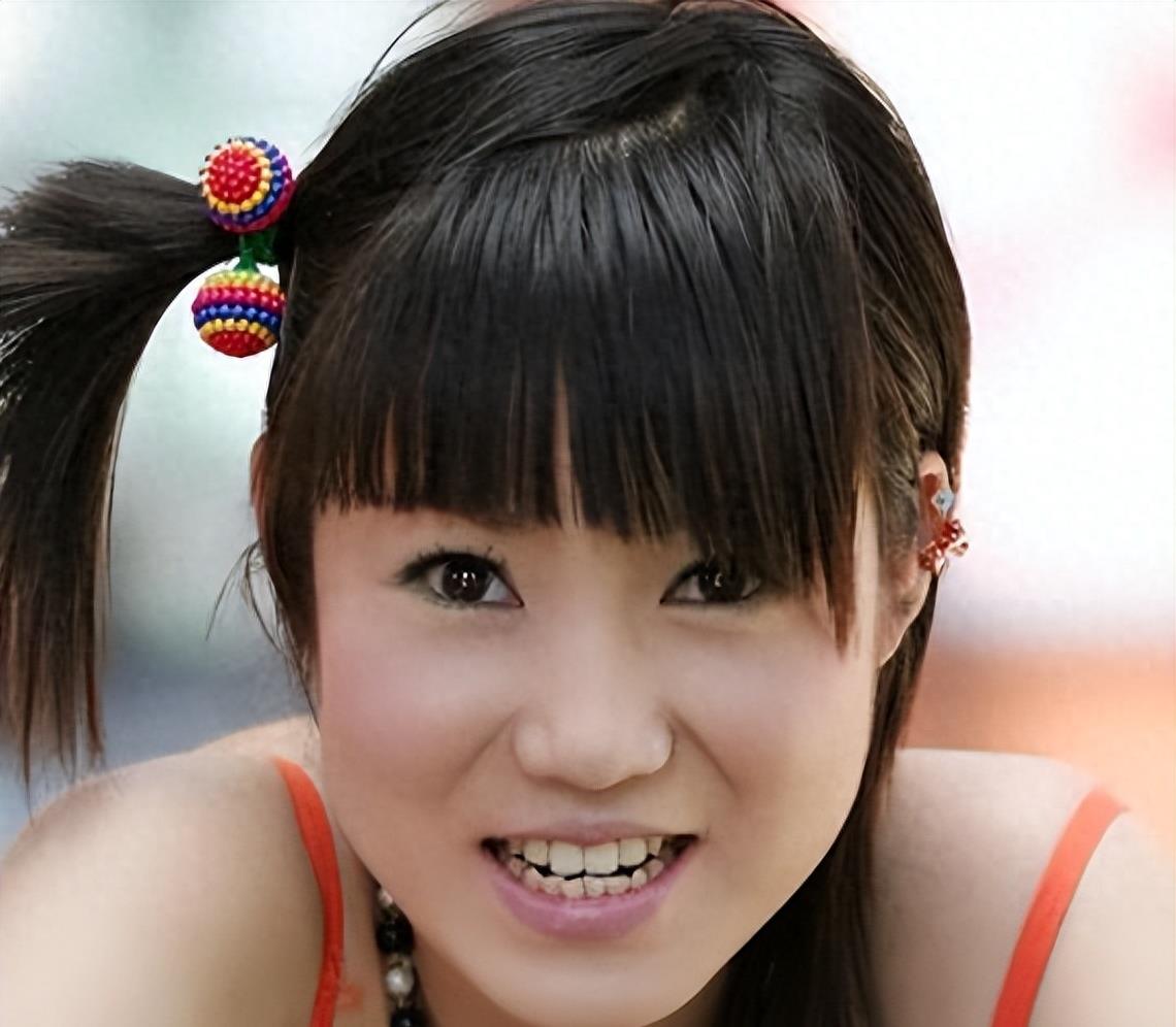 “网红模特”*筱雨张**,出道一年拍21套人体写真,现38岁仍单身未婚