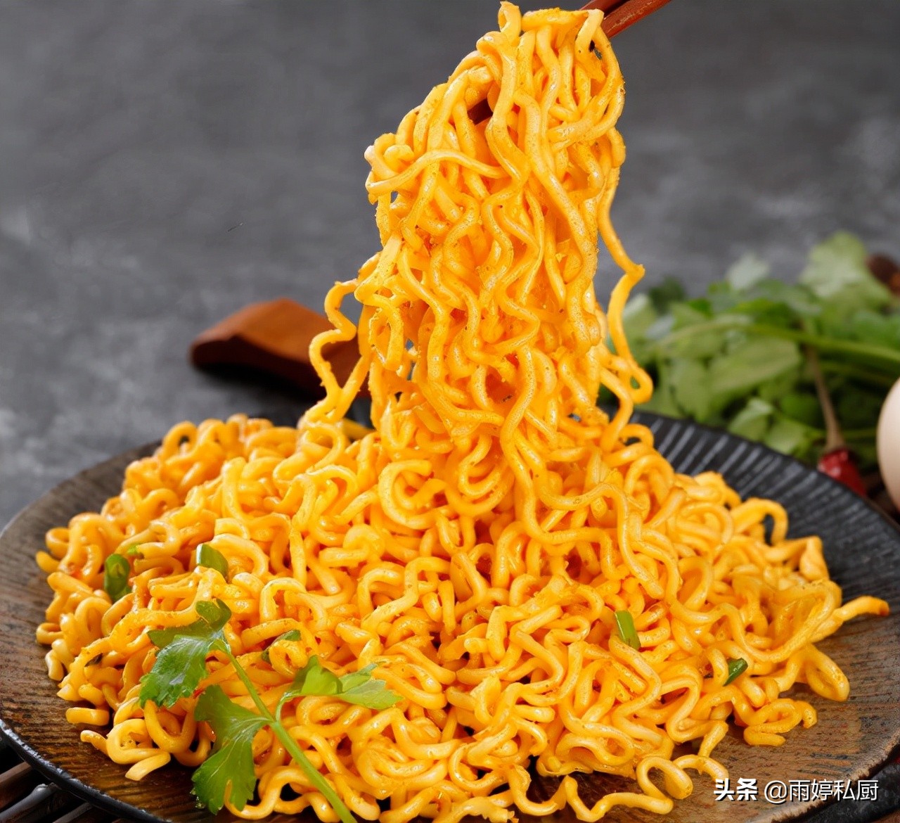 这3种方便面筋道爽滑太好吃了,方便面哪一种比较好吃一点