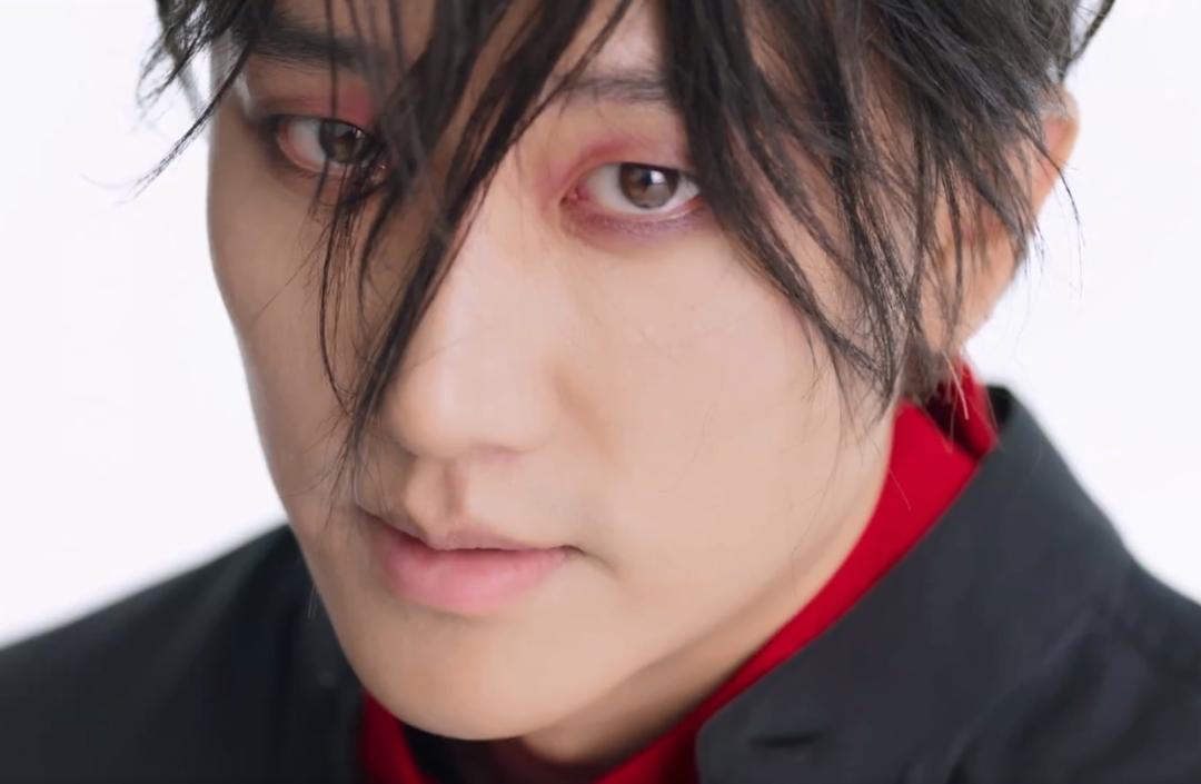 胡茬男口红,胡茬男星