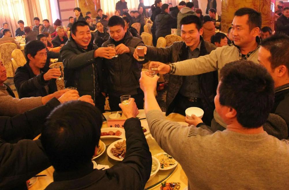 准女婿上门拿多少酒,女婿第一次上门给老丈人买什么酒