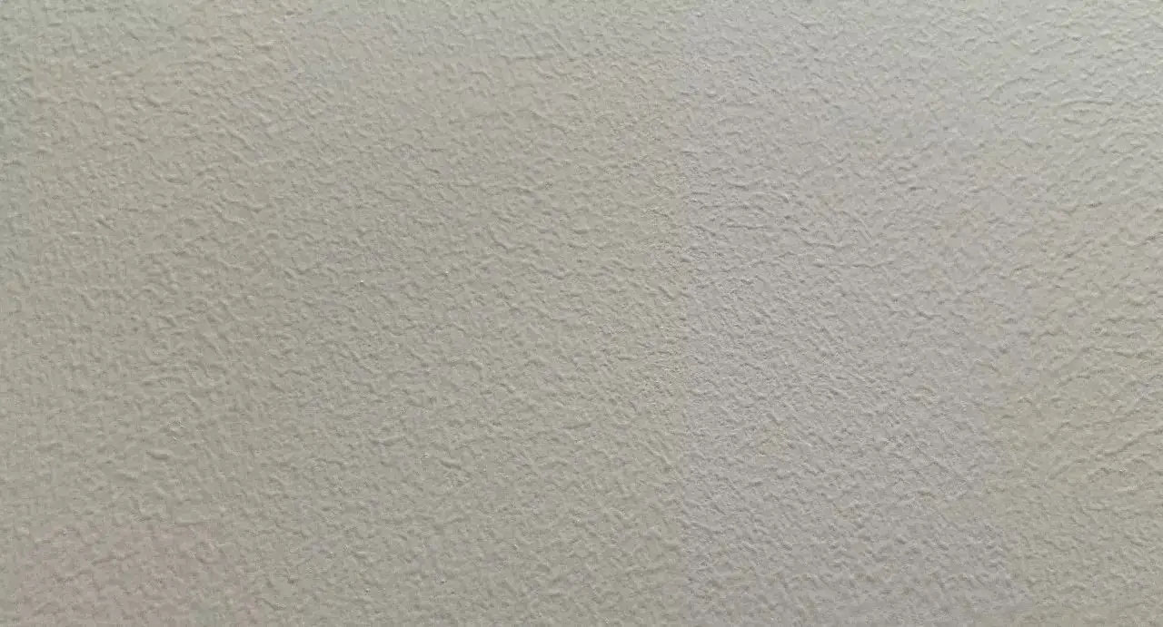 乳胶漆喷涂和滚涂哪种好一点,乳胶漆喷涂和滚涂到底哪个好