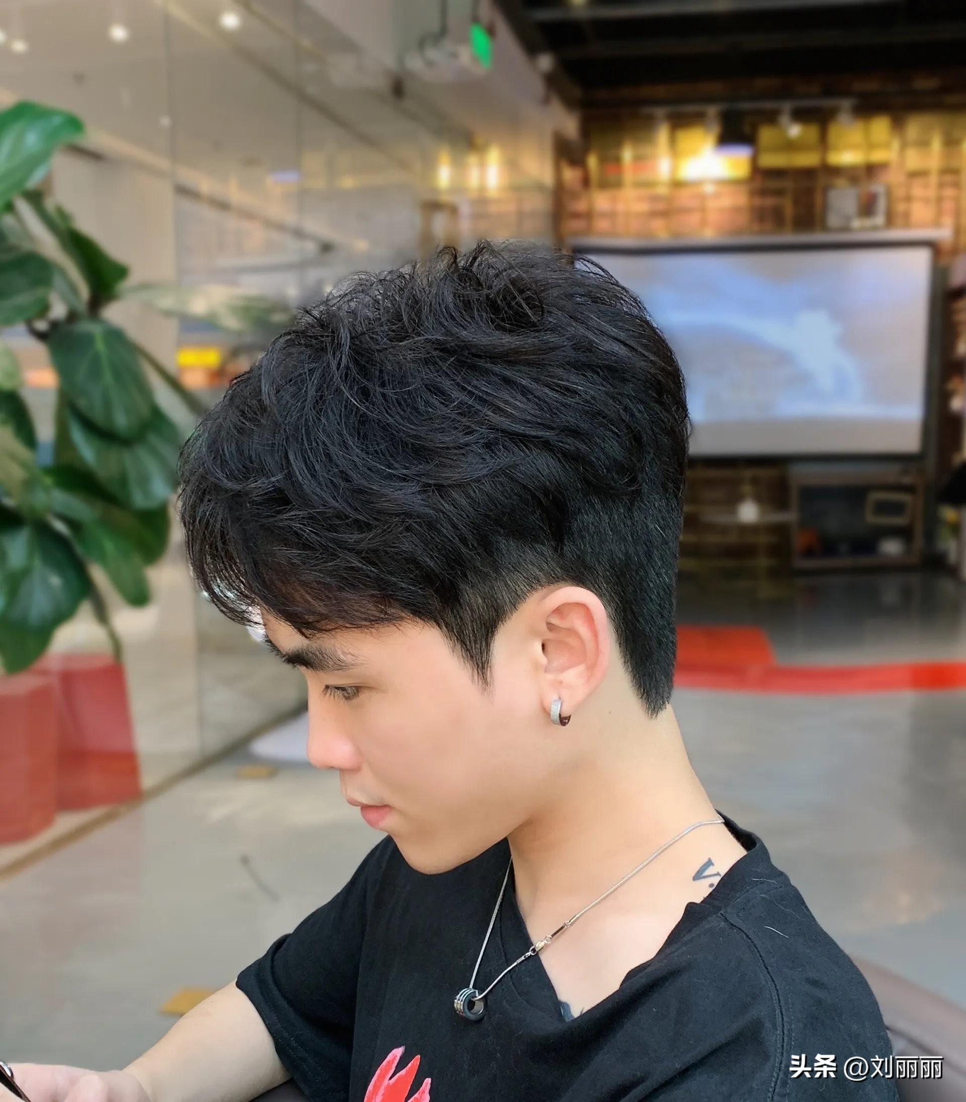 男士帅气发型每个男士都应该尝试,清爽帅气又好看的男士发型