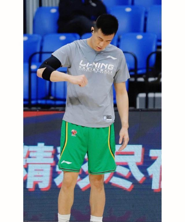 郭艾伦潘玮柏篮球,邓超郭艾伦完整视频