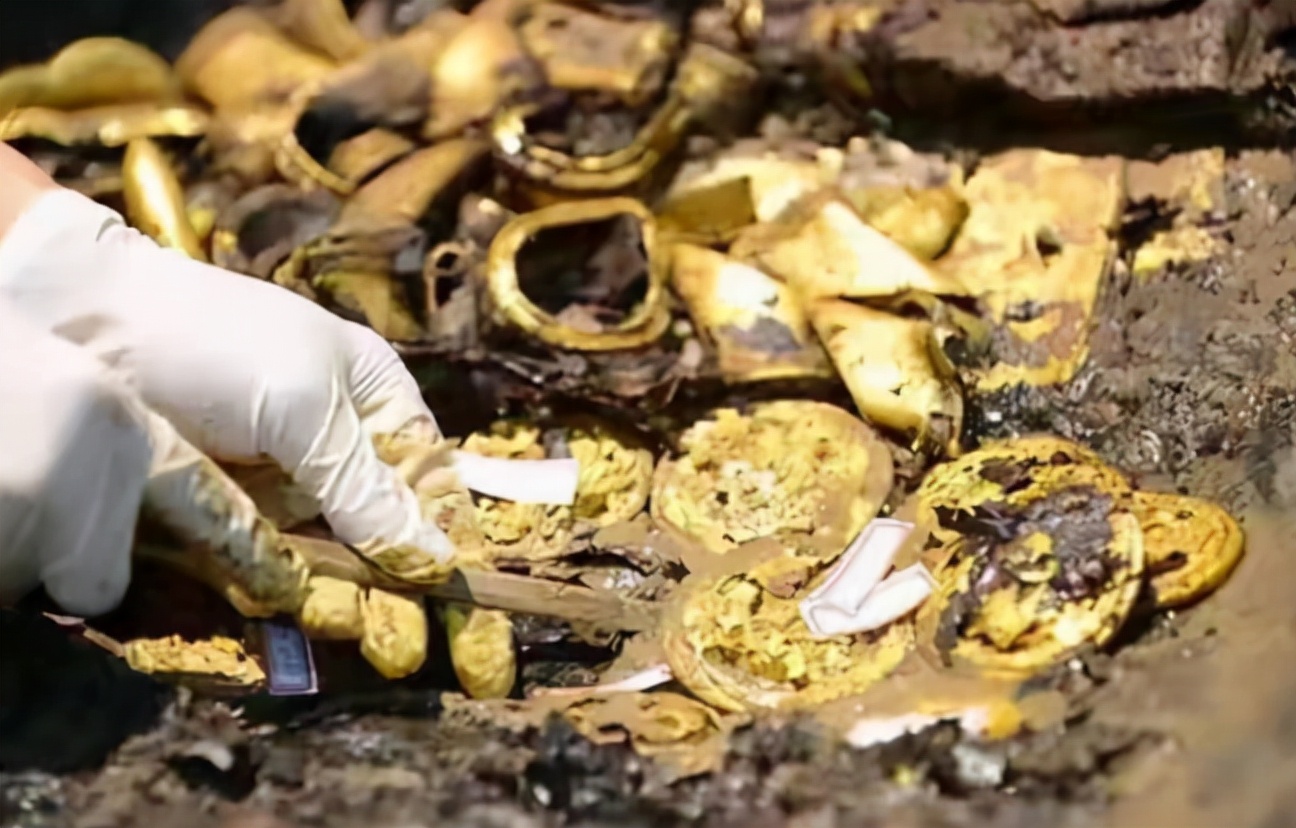 西安挖出219块金饼,烧砖挖出价值20亿的金饼