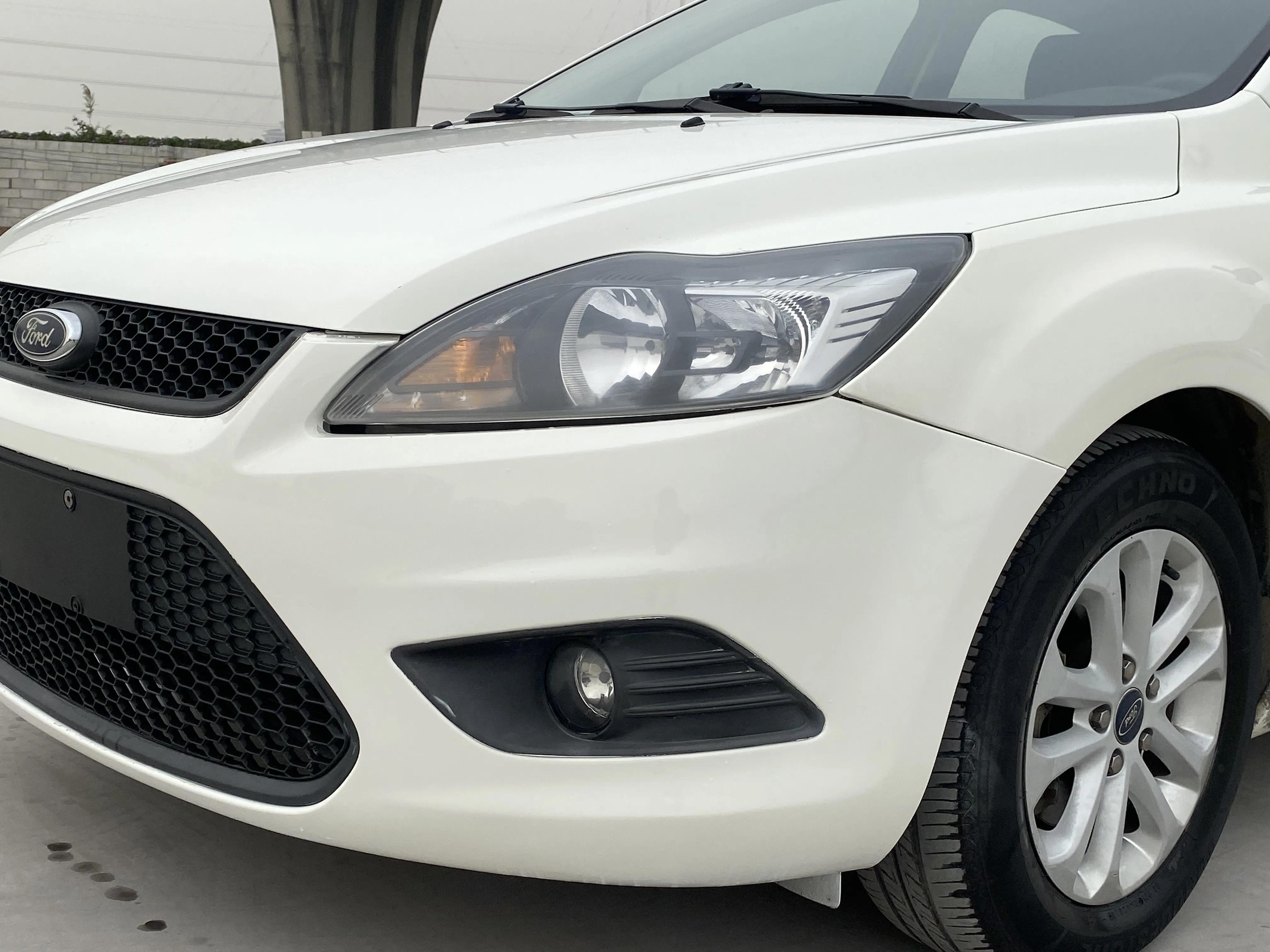 2013款1.6经典福克斯两厢手动二手,福特福克斯2013款两厢1.8t多少钱