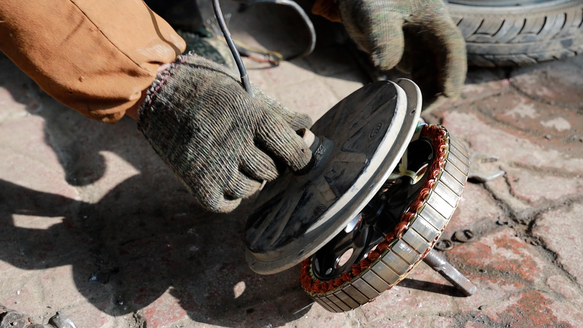 电动车仪表亮没有电量显示也不走,电动车仪表盘显示没电了但是有电