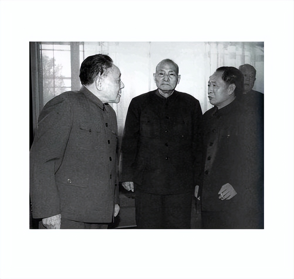 1973年,尤太忠给老政委*小平邓**送烟,*小平邓**拿到烟说了什么?