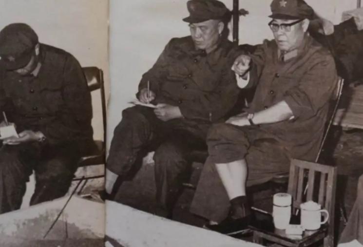 1985年裁军，昆明军区被撤，司令员张铚秀大感意外，政委：怎么办