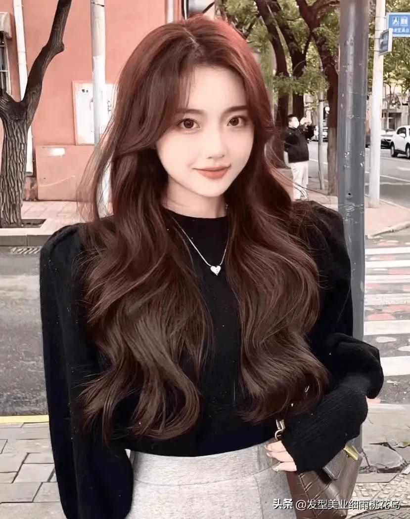 中年妇女中长发怎么烫好看,烫的中长发怎么扎好看