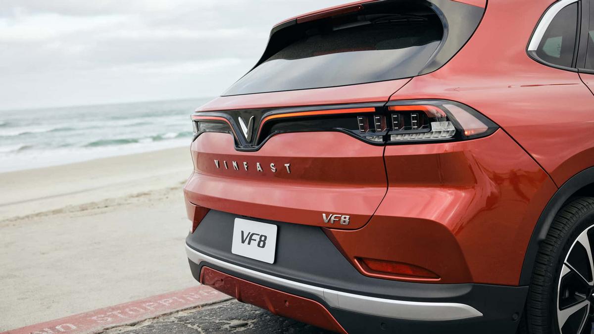 越南电动车vinfast试驾,美国车评人评价越南vinfast电车