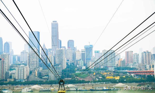 实拍重庆最特色的交通工具—长江索道