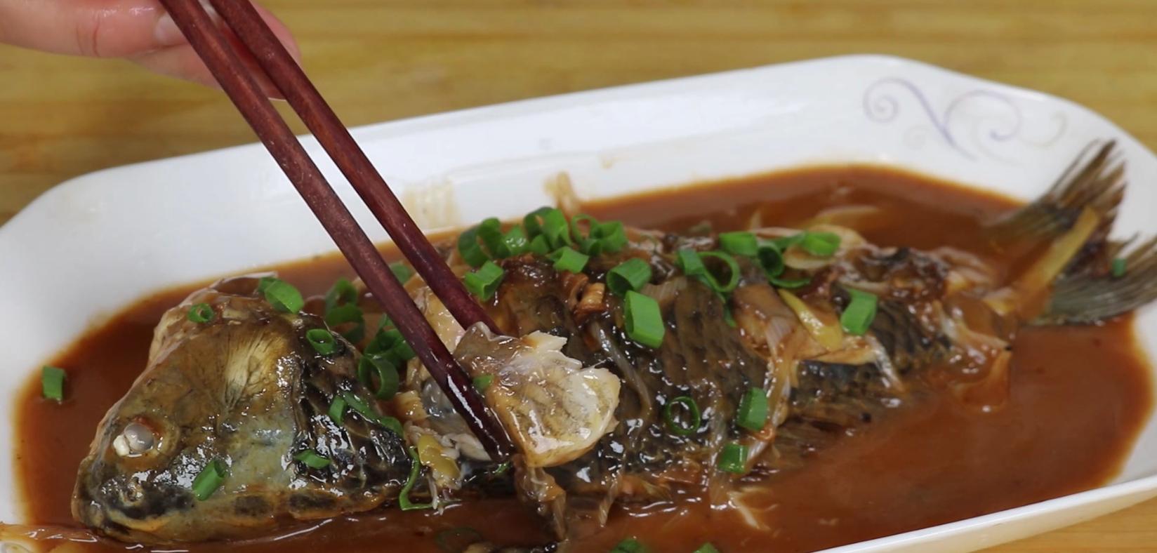 家常烧鱼放热水还是凉水好,烧鱼的时候怎么熬鱼料