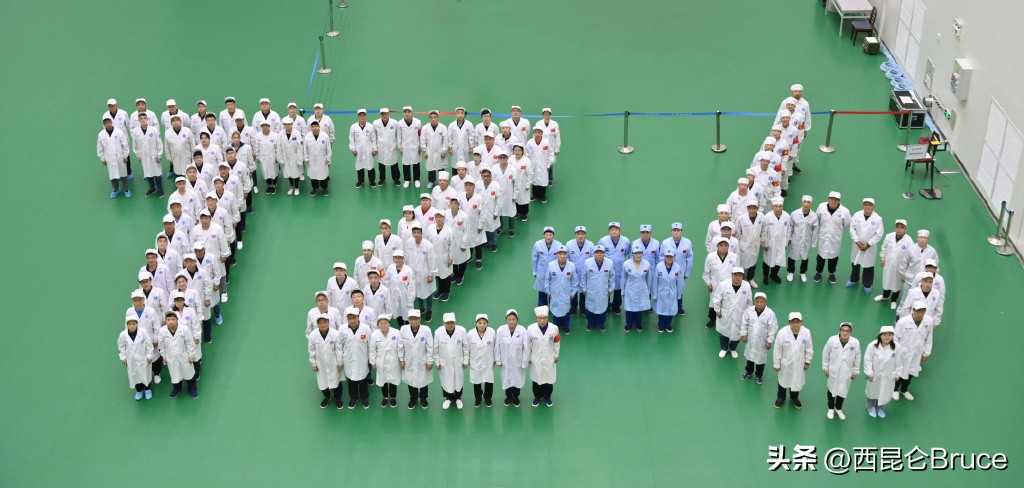 杨利伟迎接神十六航天员出舱,杨利伟我国第三批航天员选拔完成