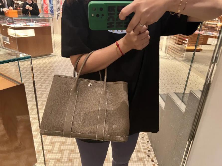 15人拼单3000一夜，名媛群聊天截图曝光，撕开当下社会虚伪遮羞布