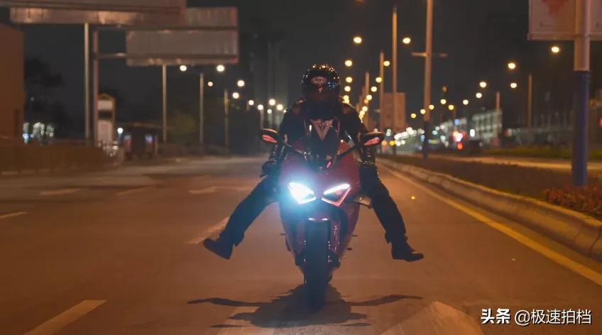 花十几万买摩托的人什么心态,花10万买摩托的人有车吗