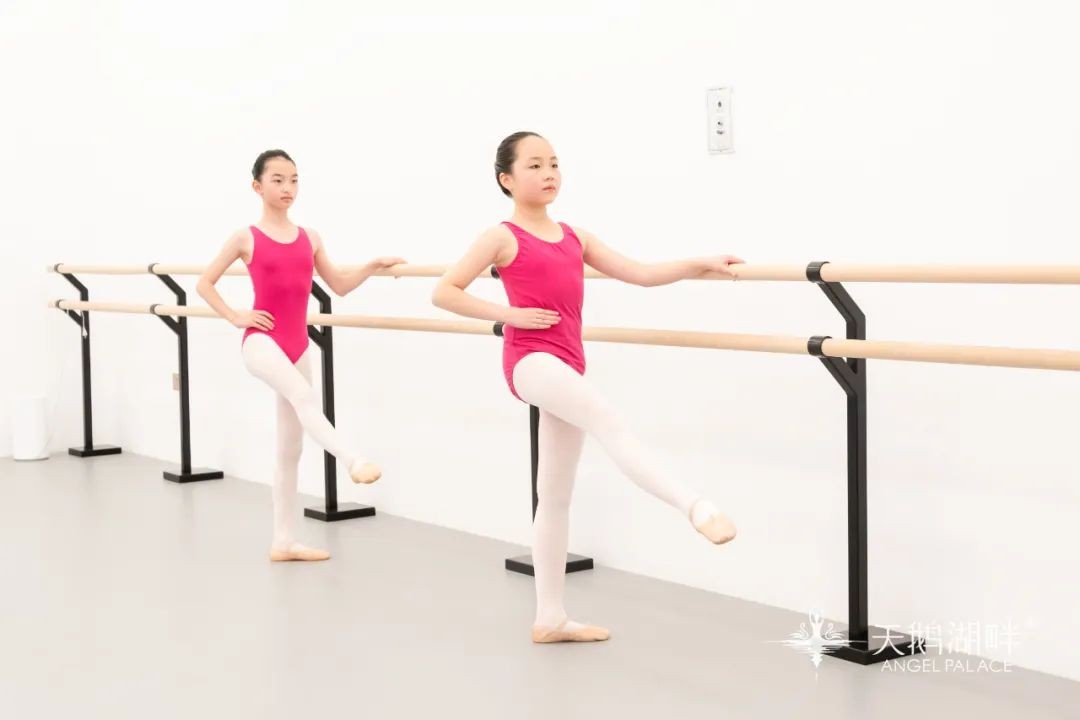 芭蕾舞蹈大袜怎么穿,为什么跳芭蕾要穿长袜