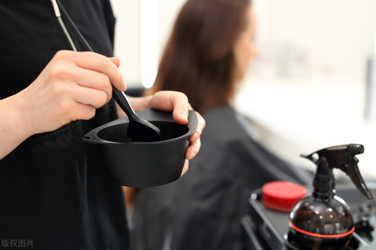 染发泡沫染不均匀为什么,自己在家染发为啥看不出来