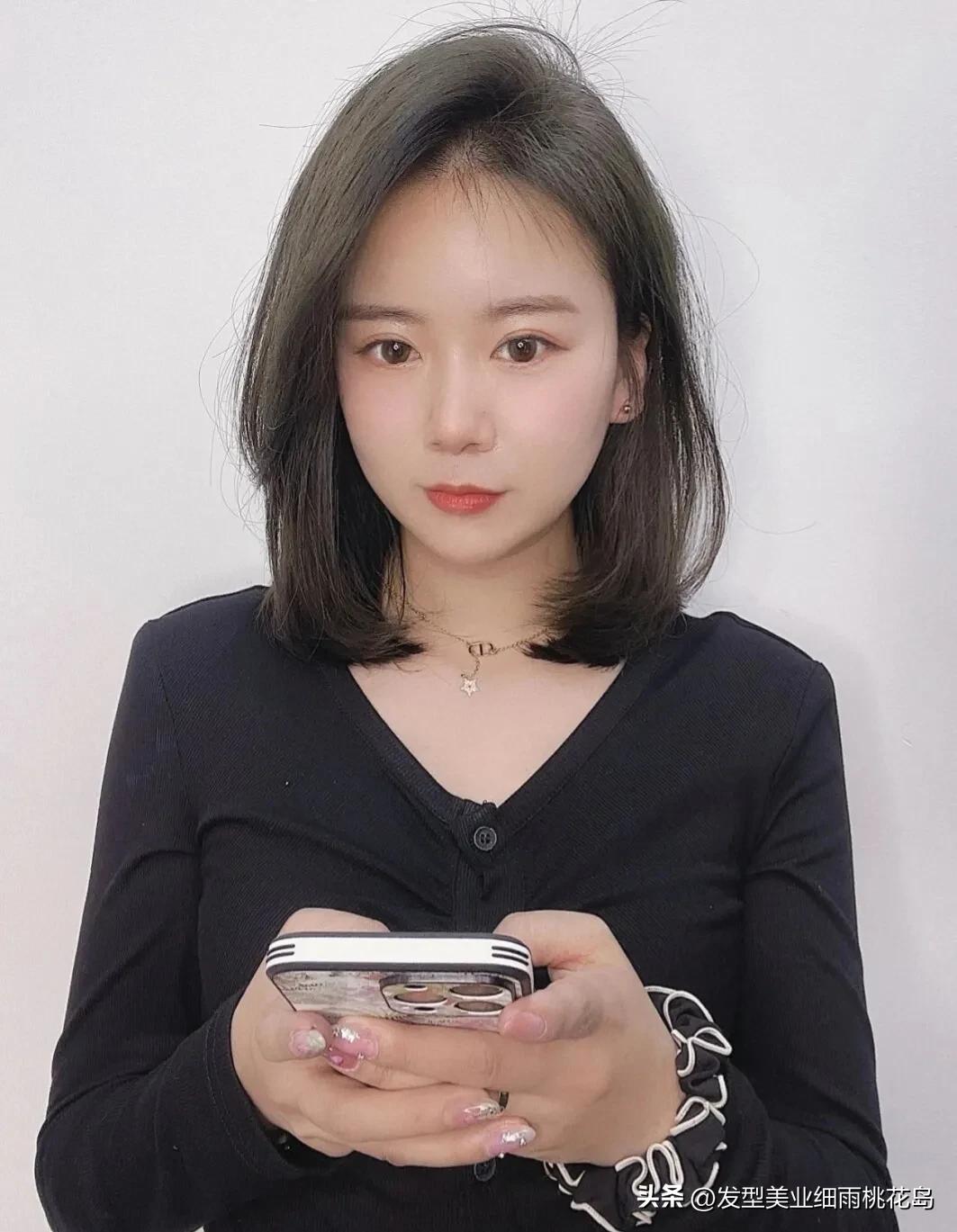 2023中长发型女最新减龄,女发型2023流行发型