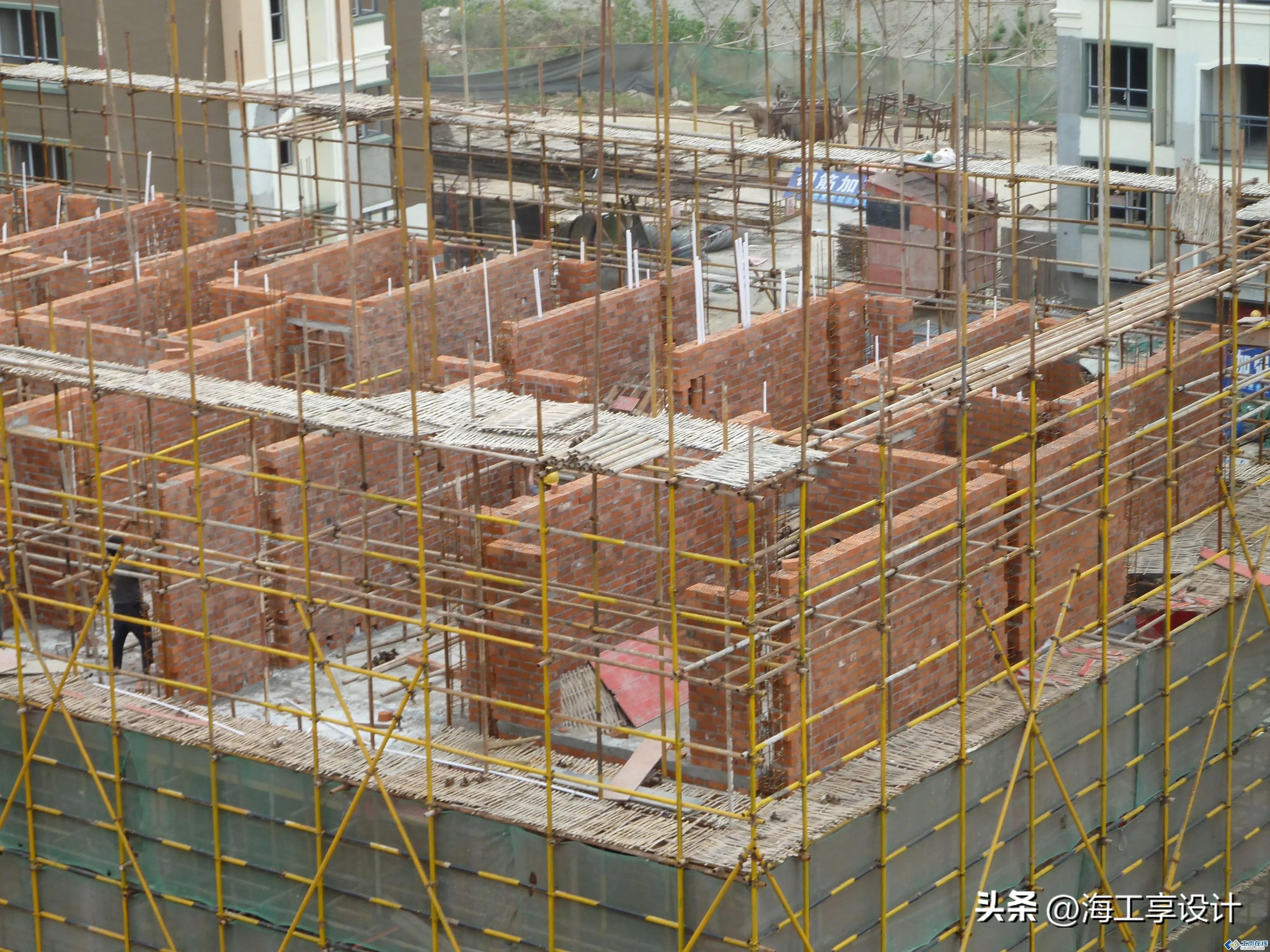 农村自建房三层不打地基,农村自建房三层上面不盖瓦可以吗